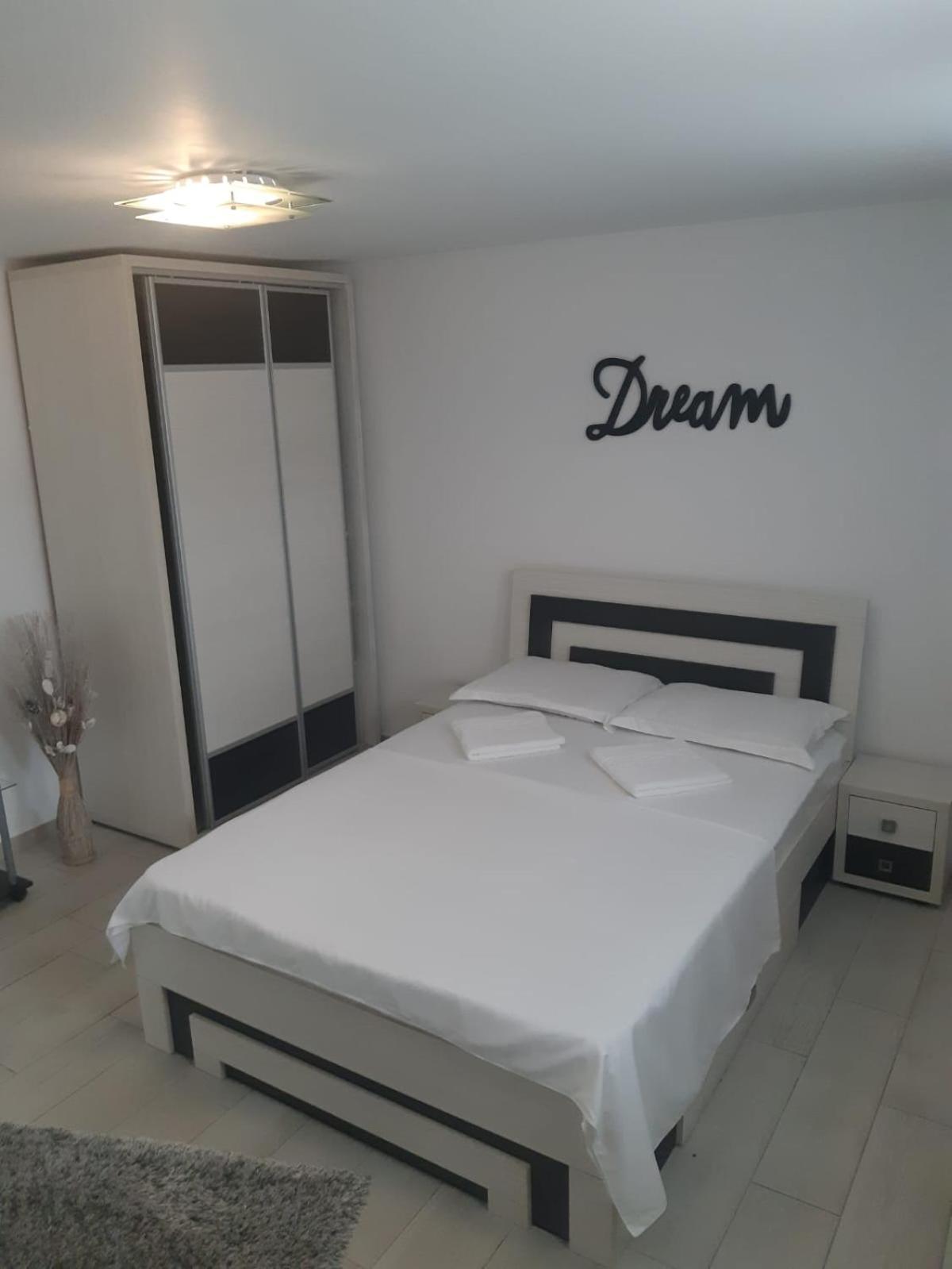 La Relax Apartment Brasov Exterior photo
